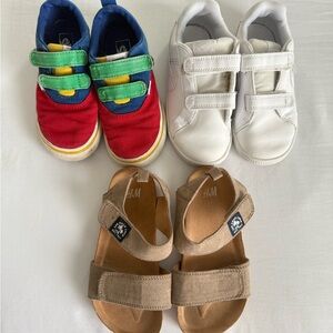 All three pairs (bundle) they are all size 9 toddler
